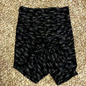 Athleta 7/8 Salutation Stash Pocket Tights